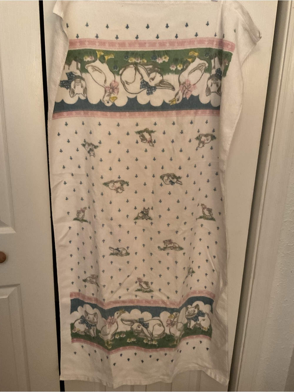 Howard Kaplan’s French Country Store Cottage Core Granny Bath Towel Geese Pigs